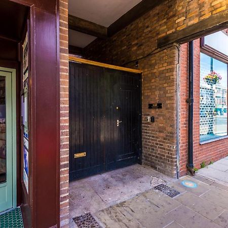 Bright 1-Bed Apartment In Chester By 53 Degrees Property, Ideal For Professionals & Couples, Great Location - Sleeps 4 المظهر الخارجي الصورة