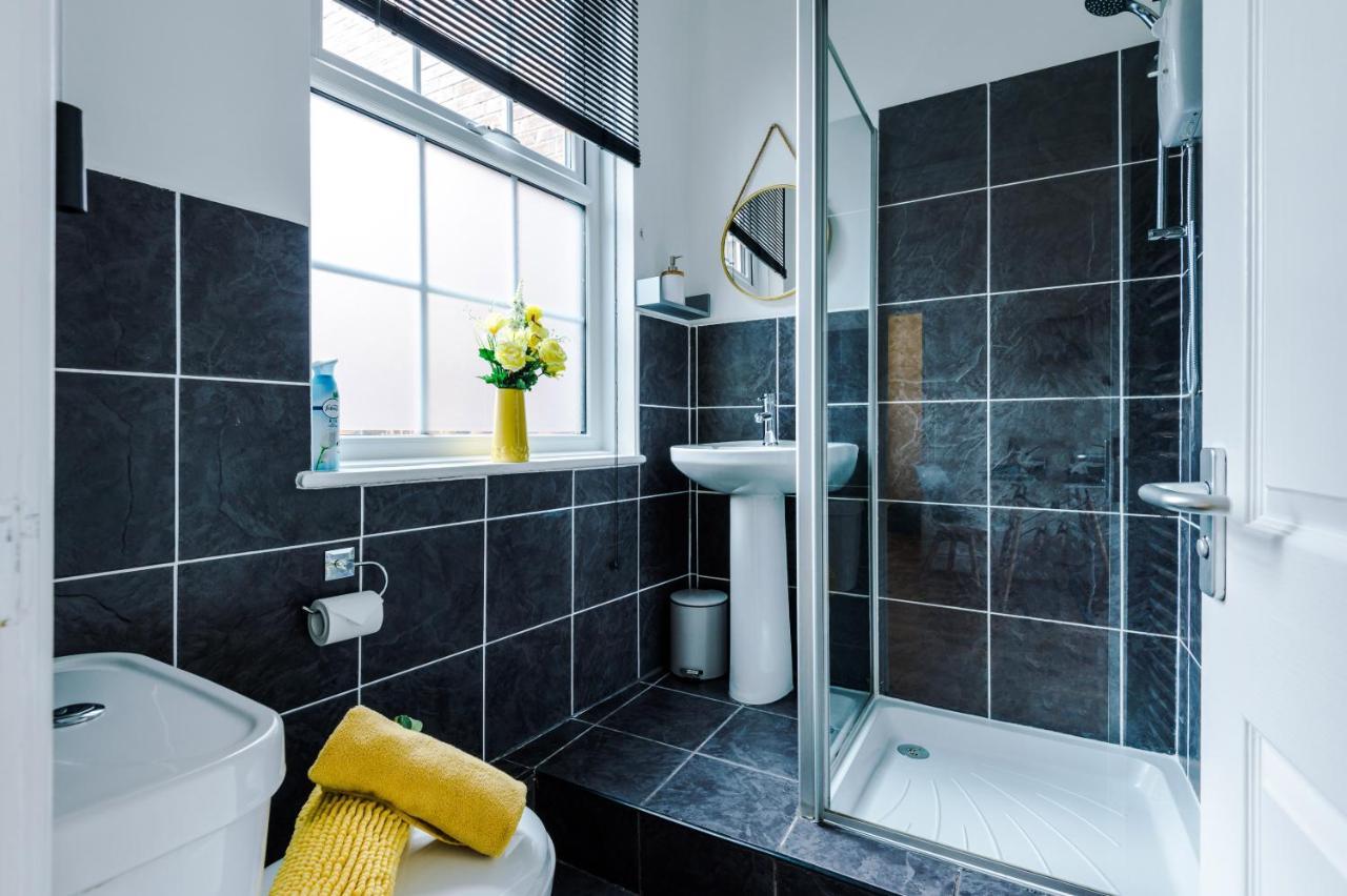 Bright 1-Bed Apartment In Chester By 53 Degrees Property, Ideal For Professionals & Couples, Great Location - Sleeps 4 المظهر الخارجي الصورة