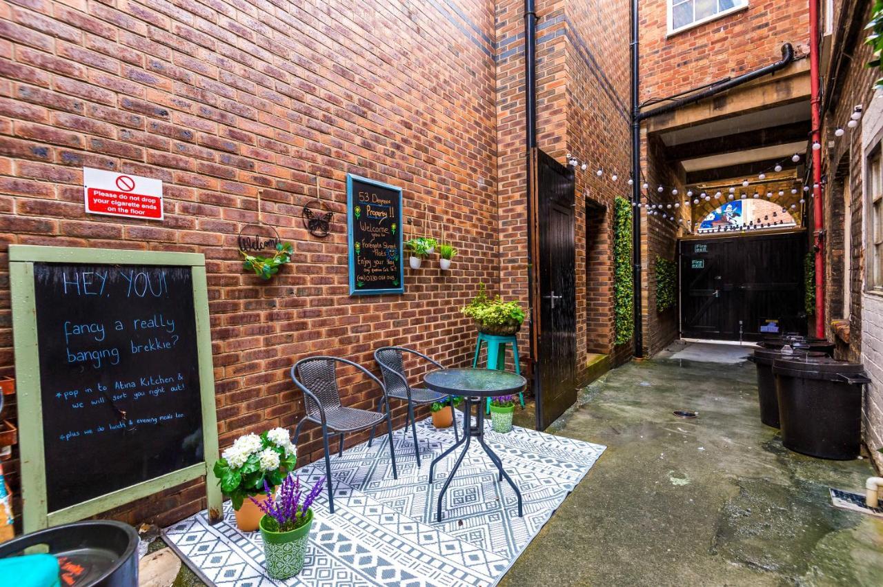 Bright 1-Bed Apartment In Chester By 53 Degrees Property, Ideal For Professionals & Couples, Great Location - Sleeps 4 المظهر الخارجي الصورة